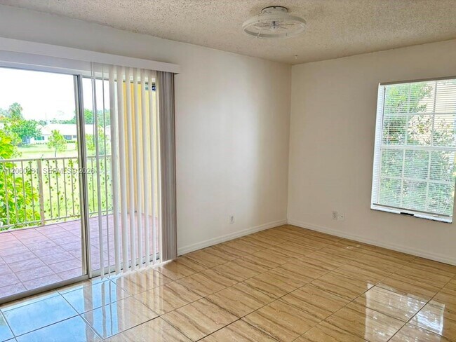 Building Photo - 6292 La Costa Dr