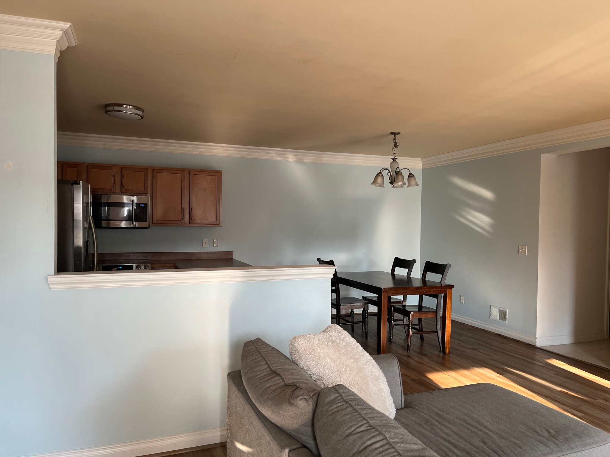 Building Photo - 5748 Hampshire Ln