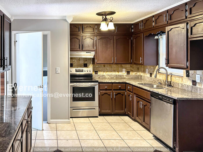 Building Photo - 2902 Tall Tree Ln