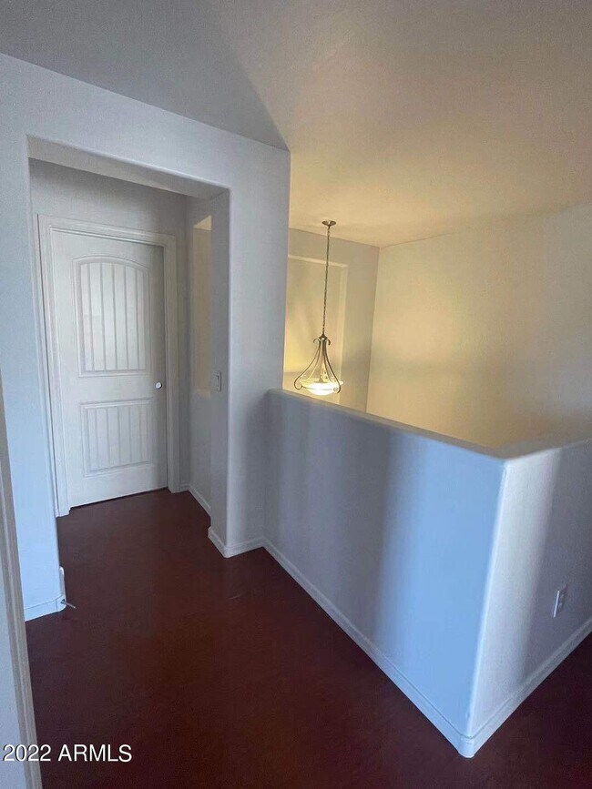 Building Photo - 1704 S Falcon Dr