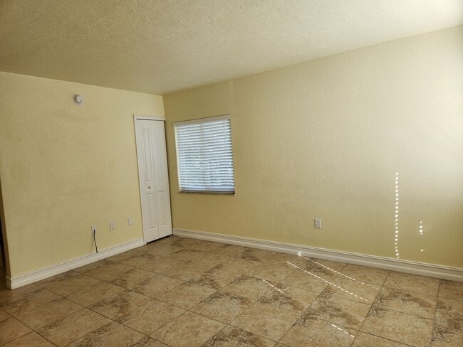 Building Photo - 3175 Royalston Ave