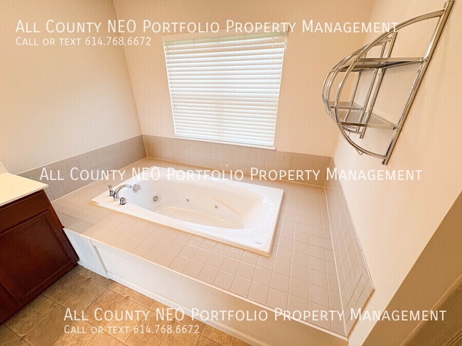 Building Photo - 2919 Woodstone Dr