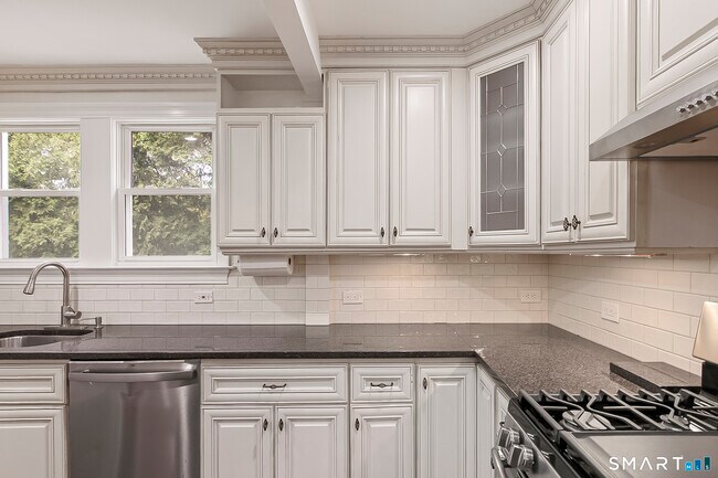 Building Photo - 125 Oaklawn Ave