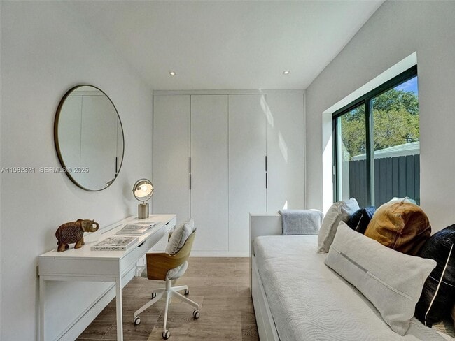 Building Photo - 2066 NE 174th St