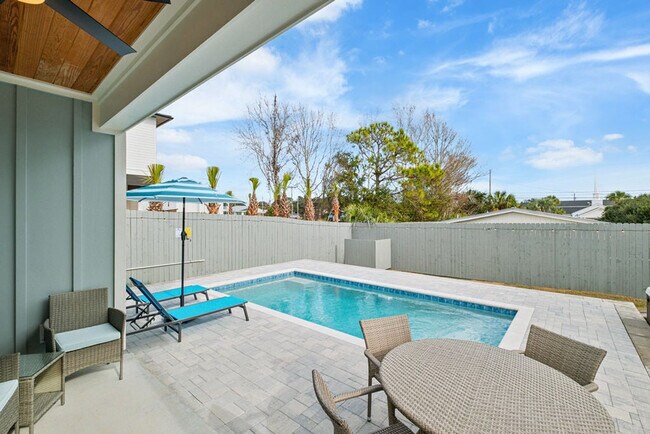 Building Photo - 238 Oleander Dr