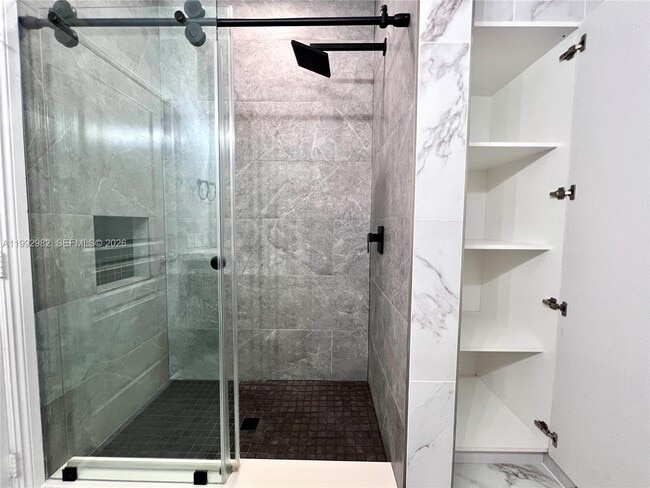 Building Photo - 450 NE 2nd Ave