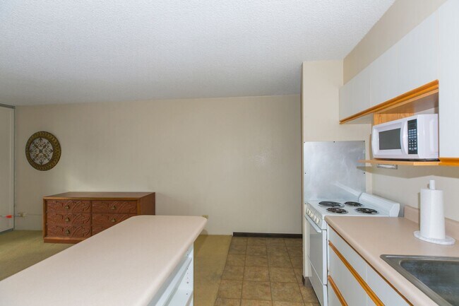 Building Photo - Marine Surf - Studio 1b 1parking! in Waikiki