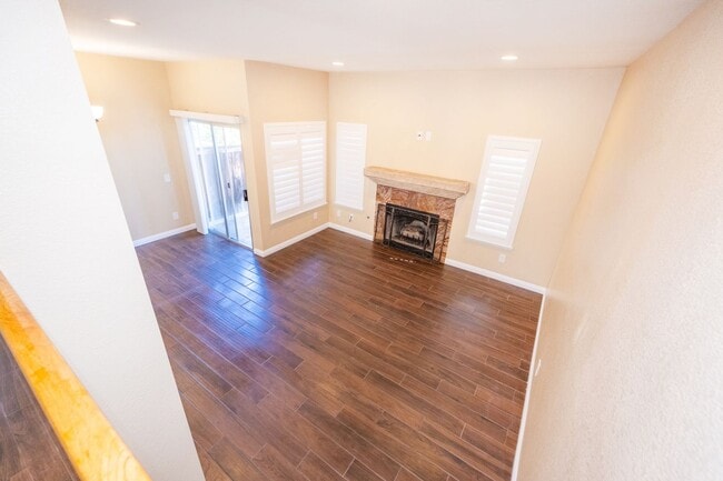 Building Photo - 2BR/2.5BA Townhome with garage - READY NOW!