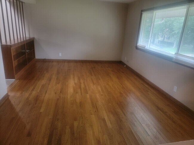 Building Photo - 4144 N 60th Ave
