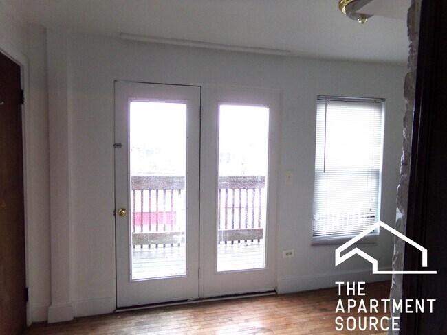 Building Photo - 1458 W Catalpa Ave