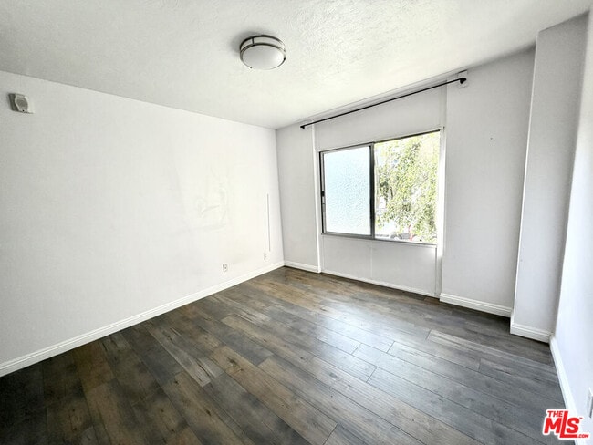 Building Photo - 250 Linden Ave