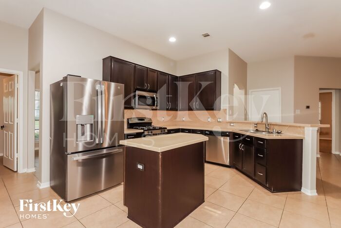 Building Photo - 5914 Rosemary Circle