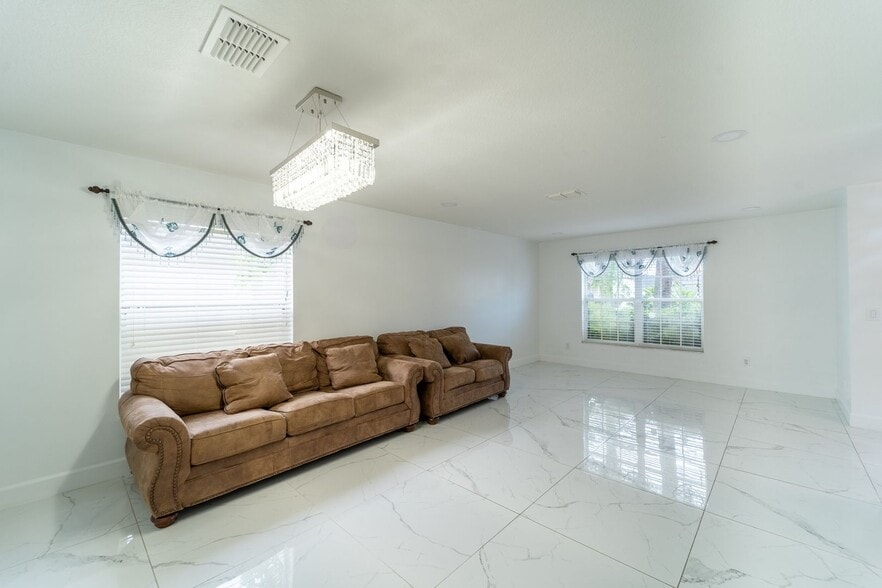 Building Photo - 129 Bella Rosa Cir