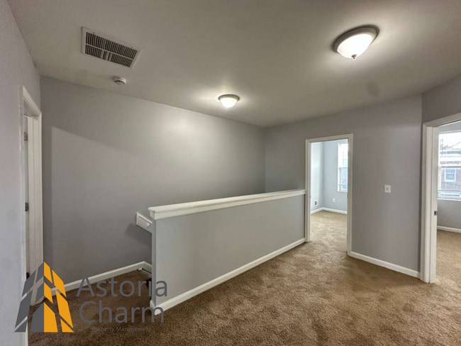 Building Photo - 4 Bedroom Home with Fenced Yard and Eat In Kitchen on Linnard Street