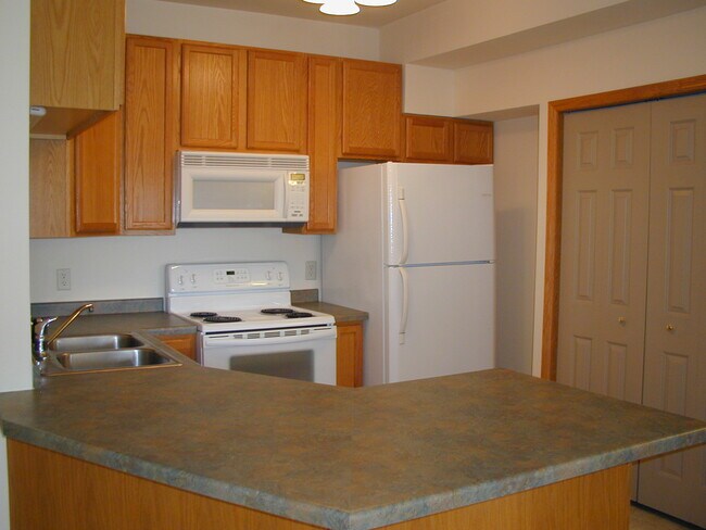 Building Photo - 6645 Scattergood Ln