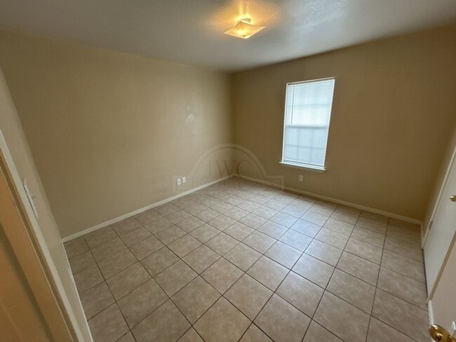 Building Photo - 1905 Windward Dr