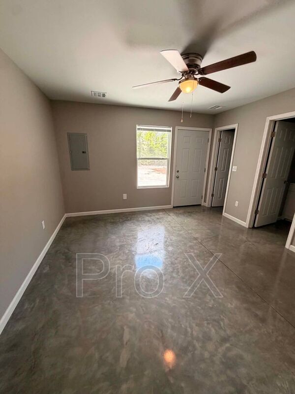 Building Photo - 514 S Byers Ave