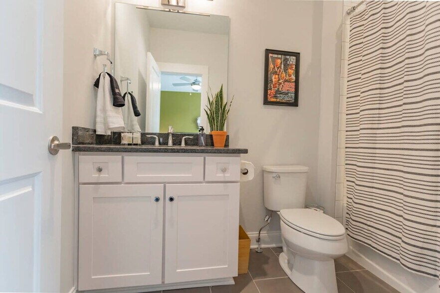 Building Photo - 505 Wedgewood Ave