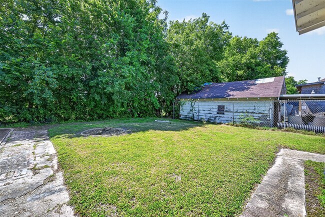 Building Photo - 2519 Stevens St