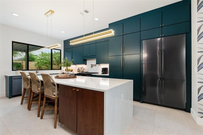 Building Photo - 73 Julius St