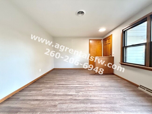 Building Photo - 3 Bedroom House