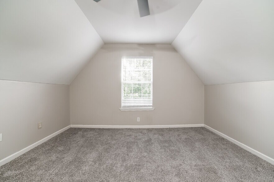Building Photo - 196 Fairway Trace Dr