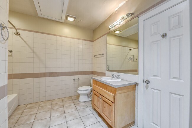 Building Photo - 2309 Harborside Dr