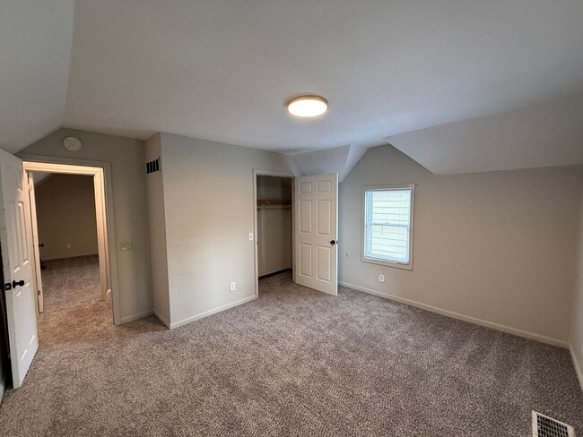 Building Photo - 3 Bed 2 Bath House