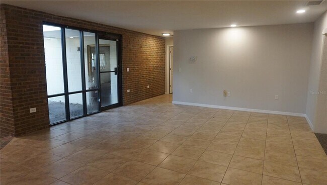 Building Photo - 502 W Hilda Dr
