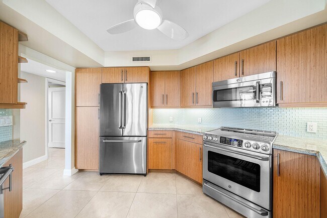 Building Photo - 120 S Ocean Blvd