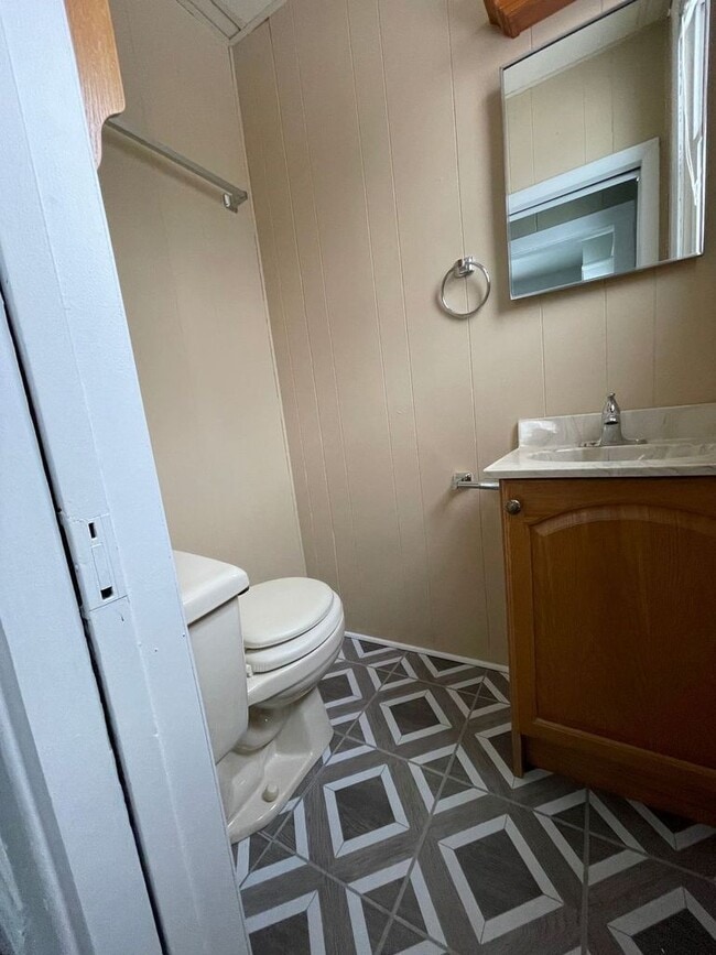 Building Photo - 25 2nd St NW