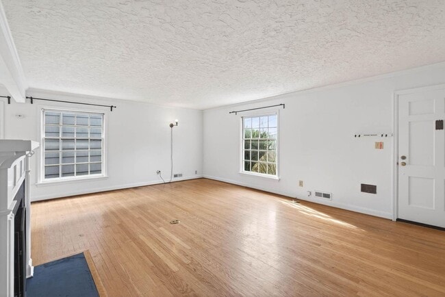 Building Photo - Vintage 3-bdrm/1-bdrm Alameda charmer—Many updates, large yard w/deck & raised beds