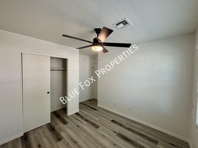 Building Photo - 5369 S Waterloo Ln