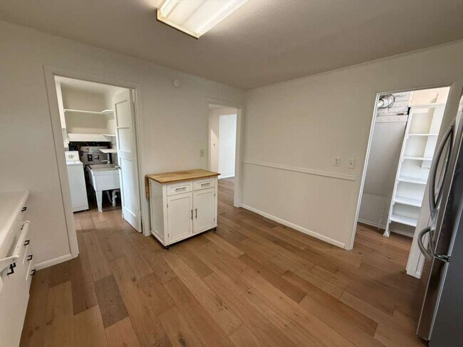 Building Photo - 3 Bedroom 1 Bathroom Greenwood Home!