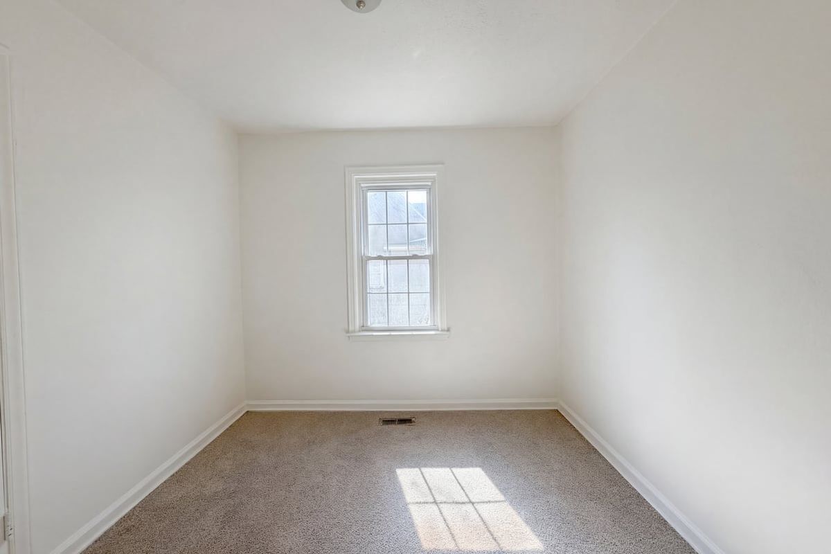 Building Photo - 410 B St