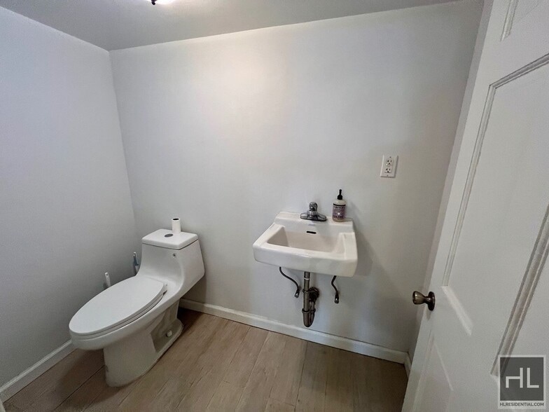 Building Photo - 3BR 2.5BA Garden Level Duplex in Bedstuy T...