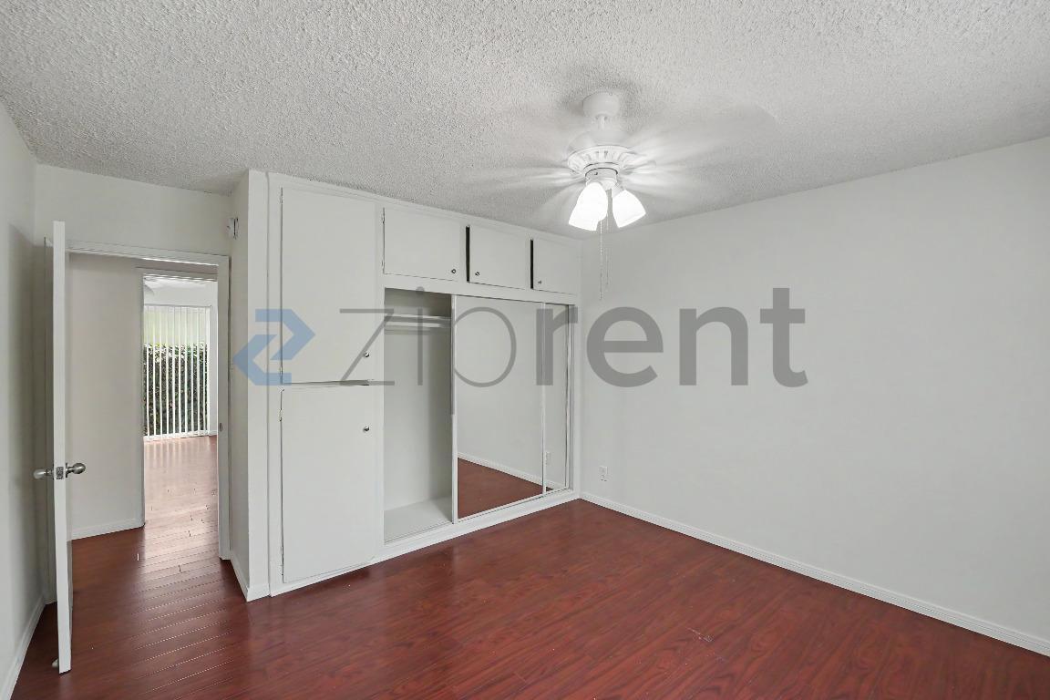 Building Photo - Unit 2