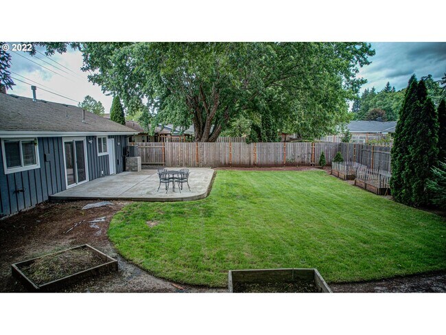 Building Photo - Lovely Ranch style home with park like rear fenced yard, Commonwealth lake Park just around the c...