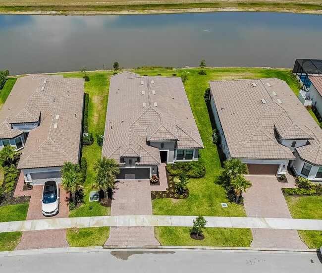 Building Photo - ESPLANADE AT TRADITION