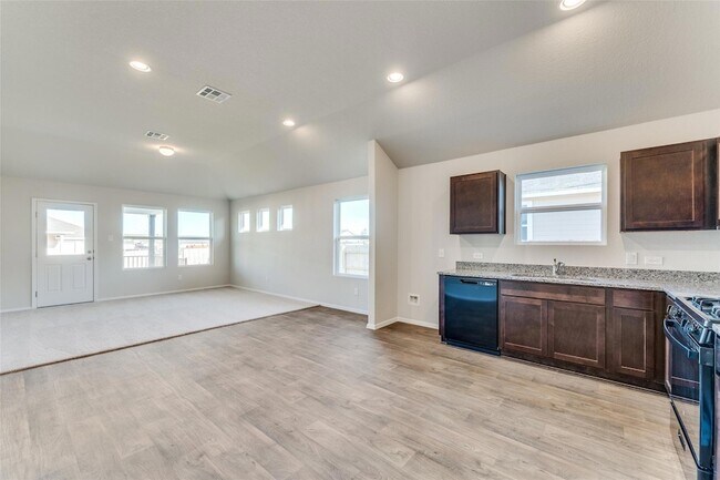 Building Photo - 147 Shugart St