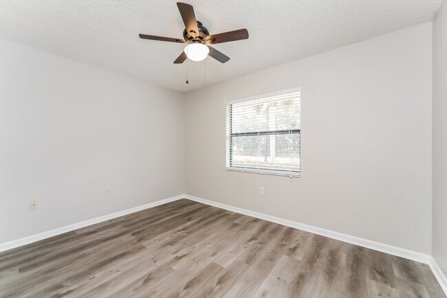 Building Photo - 411 Greenfield Rd