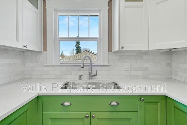 Building Photo - 2350 Cottage St SE