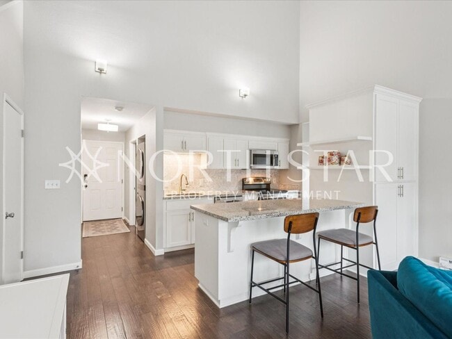 Building Photo - Mt. Park Condo with High Ceilings