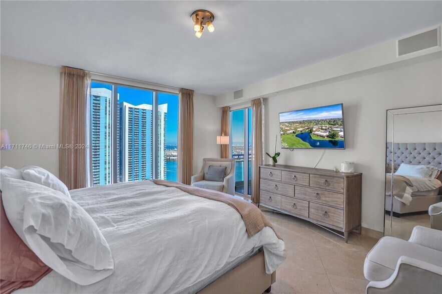 Building Photo - 901 Brickell Key