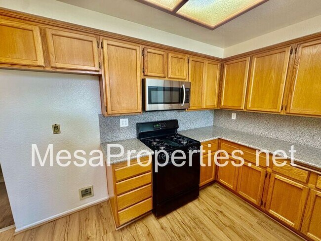 Building Photo - 1488 Poppy Ave