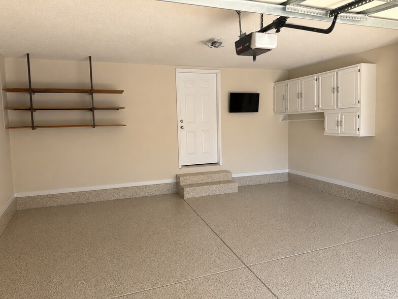 Building Photo - 32663 Jefferson Dr