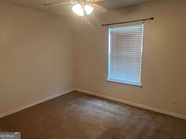 Building Photo - 205 Royal Pines Way
