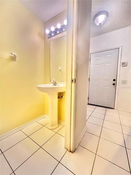 Building Photo - 1211 Kennewick Ct