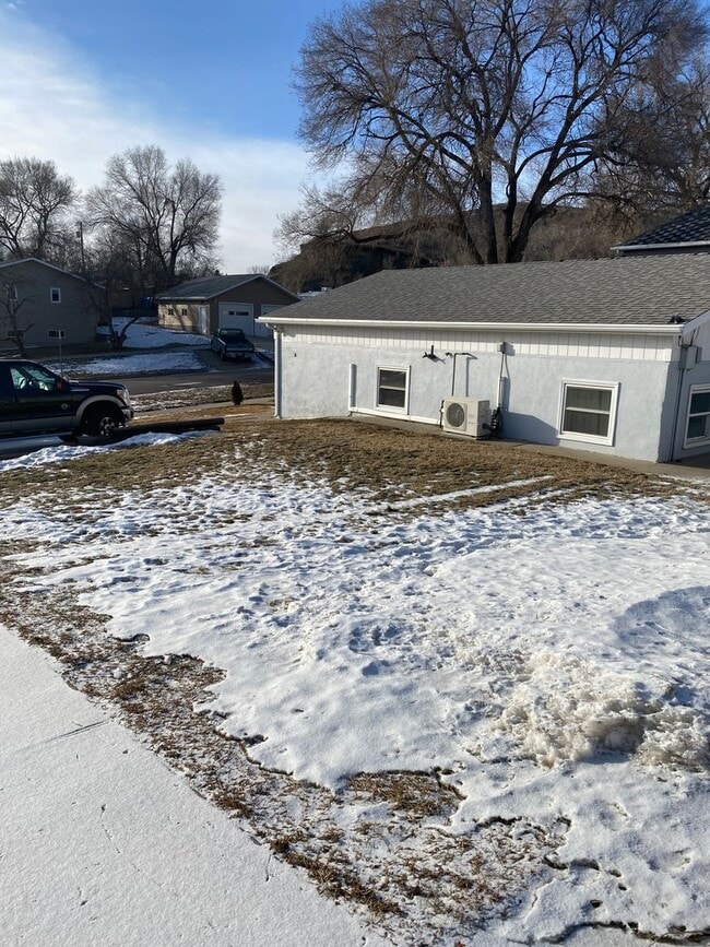 Building Photo - 2 bed 1 bath House