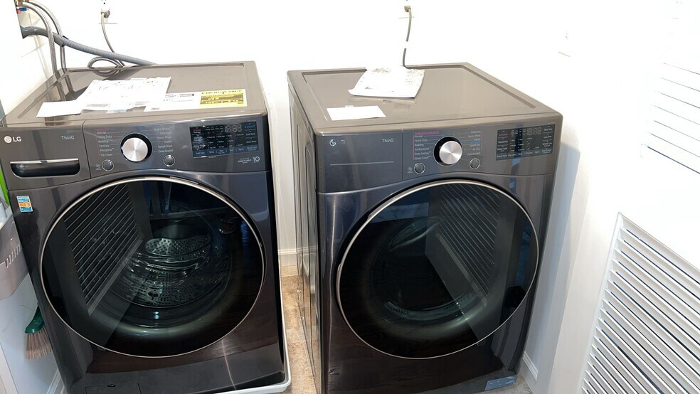 Laundry - 1042 Bond St